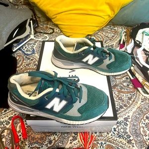 New Balance kelly green and white sneakers. Mild wear.